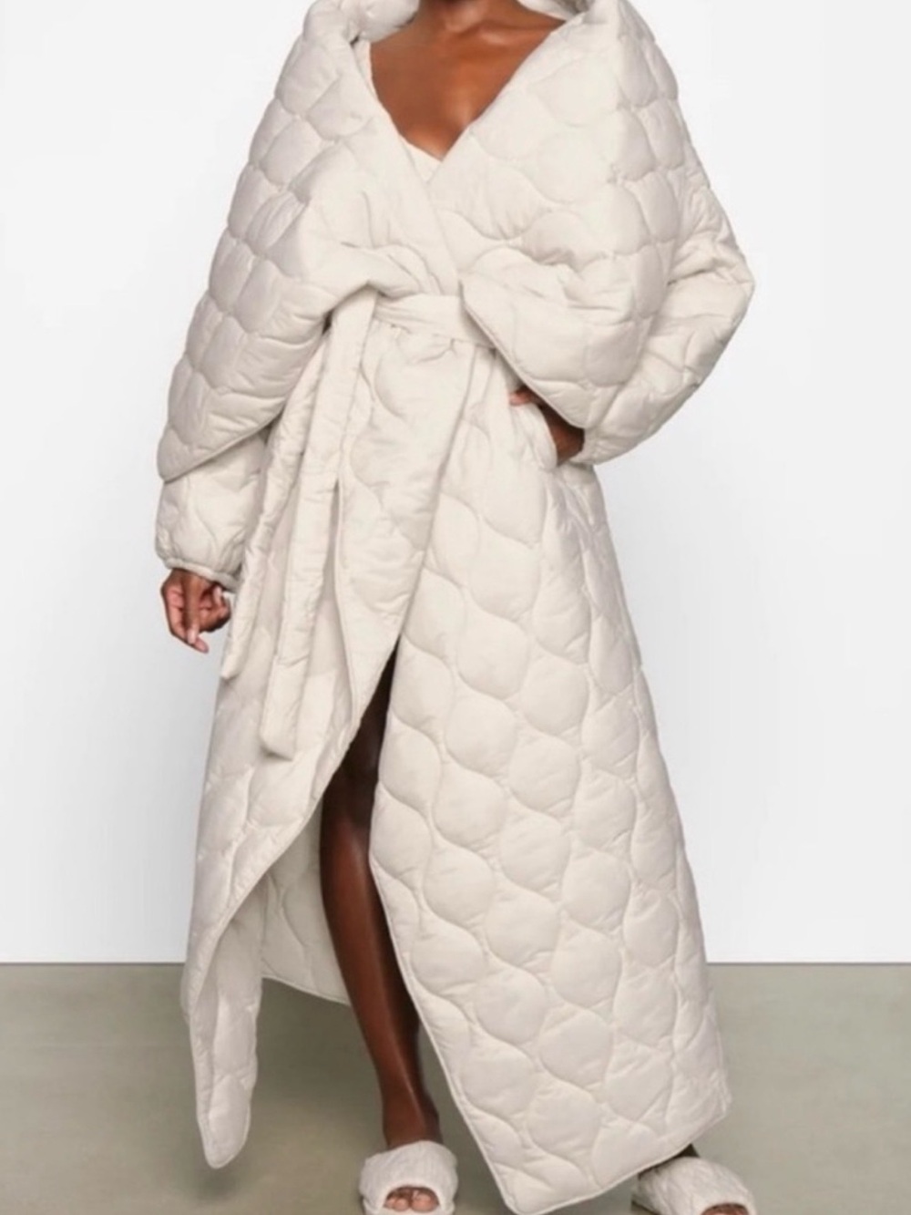 SKIMS Quilted Wrap Robe in Grey